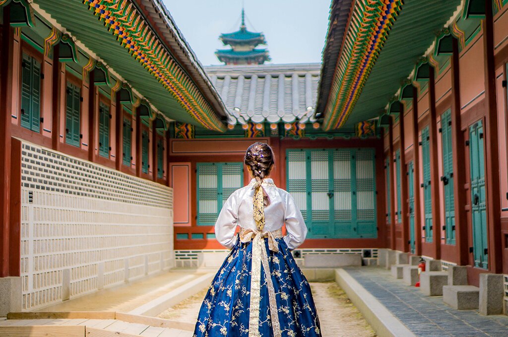 Explore Seoul Highlights with Hanbok Photoshoot