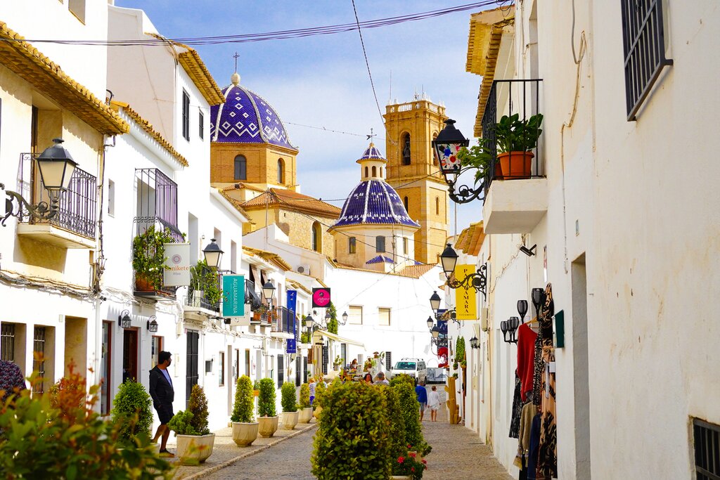 Enjoy a walk around Altea's beautiful old town on today's tour
