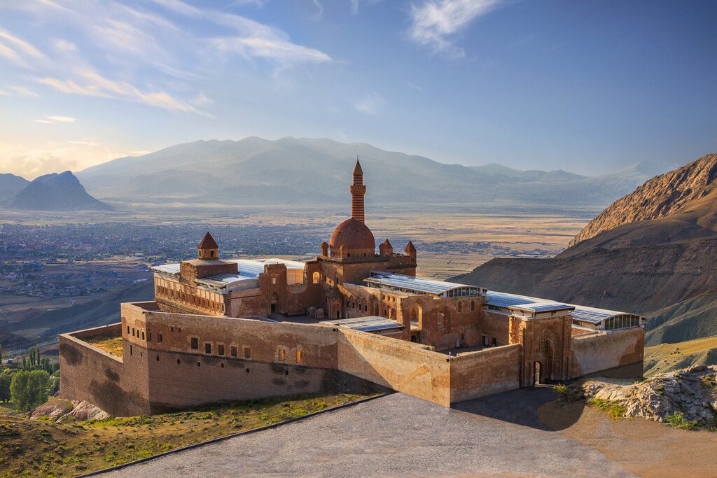 Discover a unique Ottoman palace: Ishak Pasha Palace