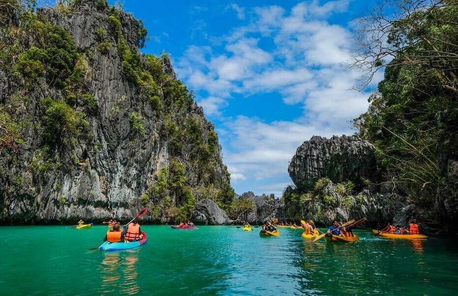 Enjoy a mix of guided tours and free time while staying on Palawan Island for snorke