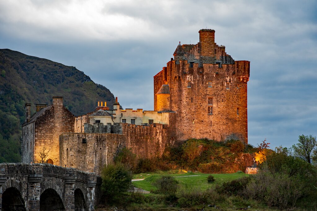 Drive to key monuments including the Eileen Donan Castle