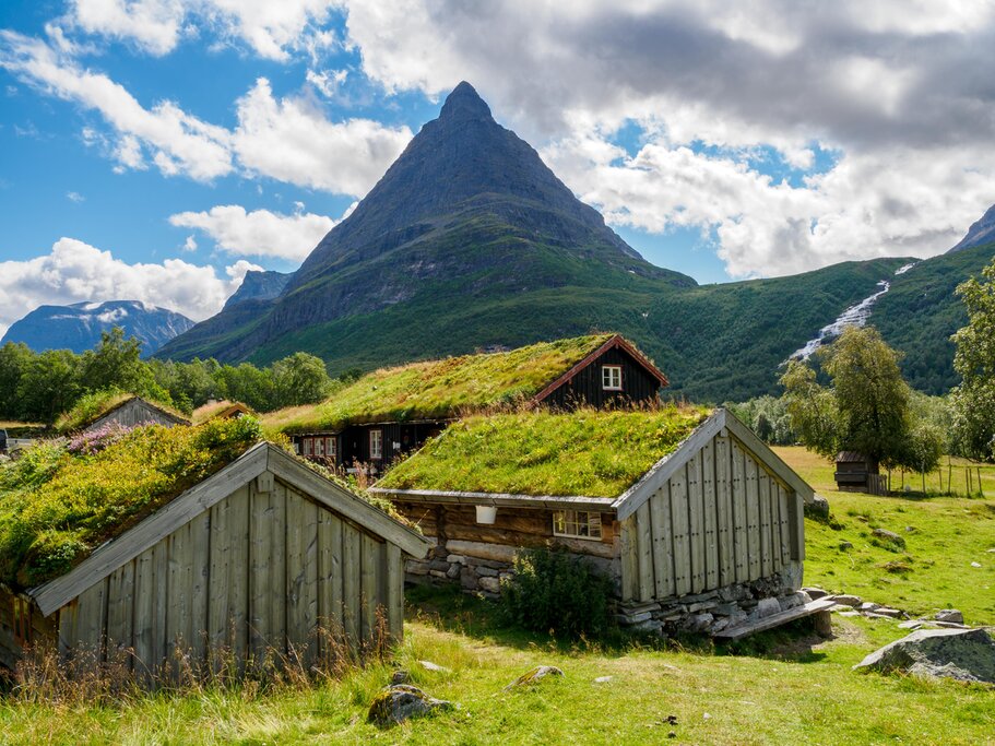 The trail to Kårvatn