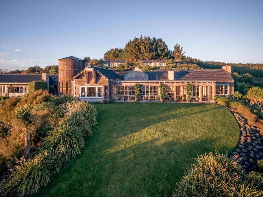 Stay in luxurious boutique lodges as you make your way across the North and South Islands (photo courtesy of Rosewood Cape Kidnappers)