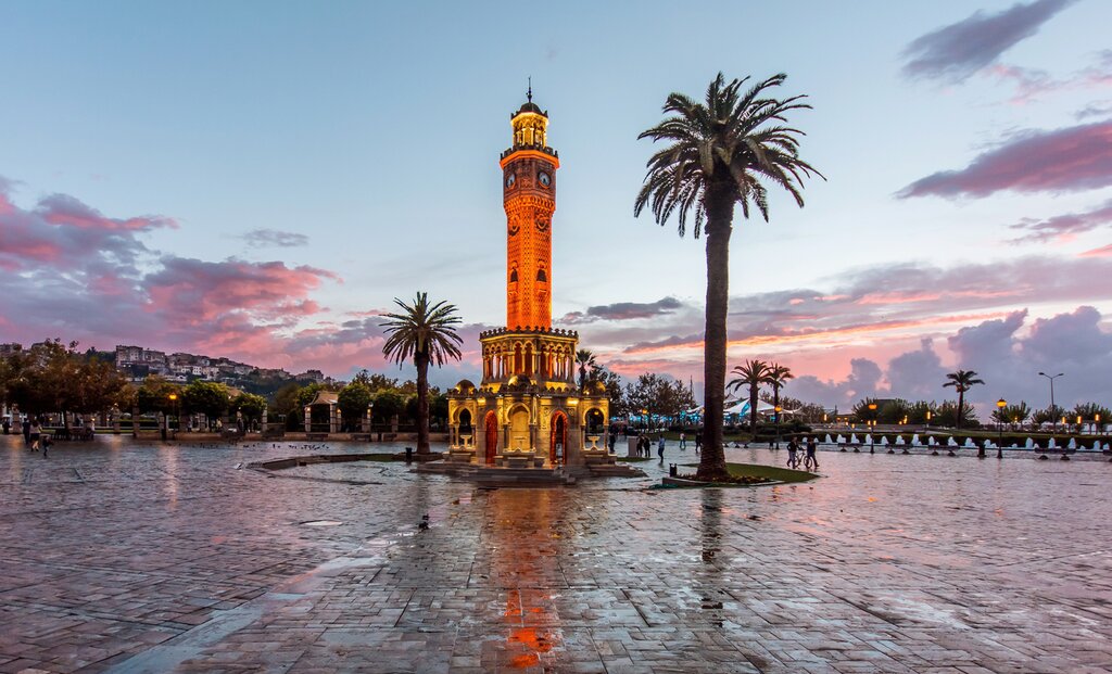 Take a guided tour of İzmir, including it's clock tower in Konak Square