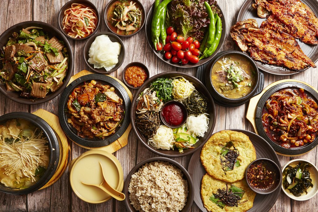 Andong Hahoe Village and Byeongsan Seowon Tour with Food Experience