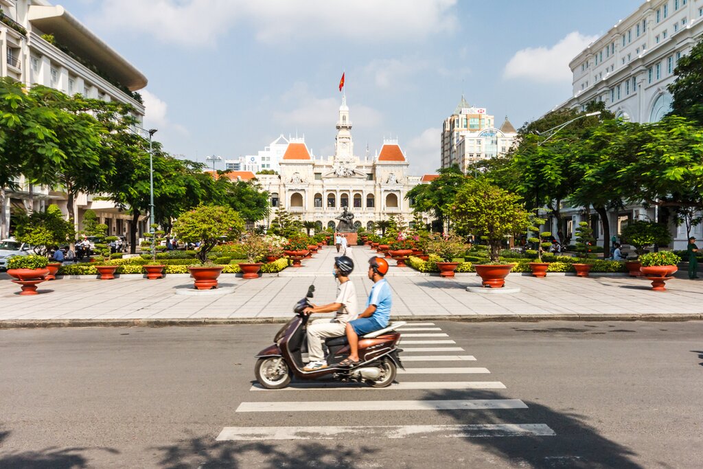 Tour Ho Chi Minh City by Vespa