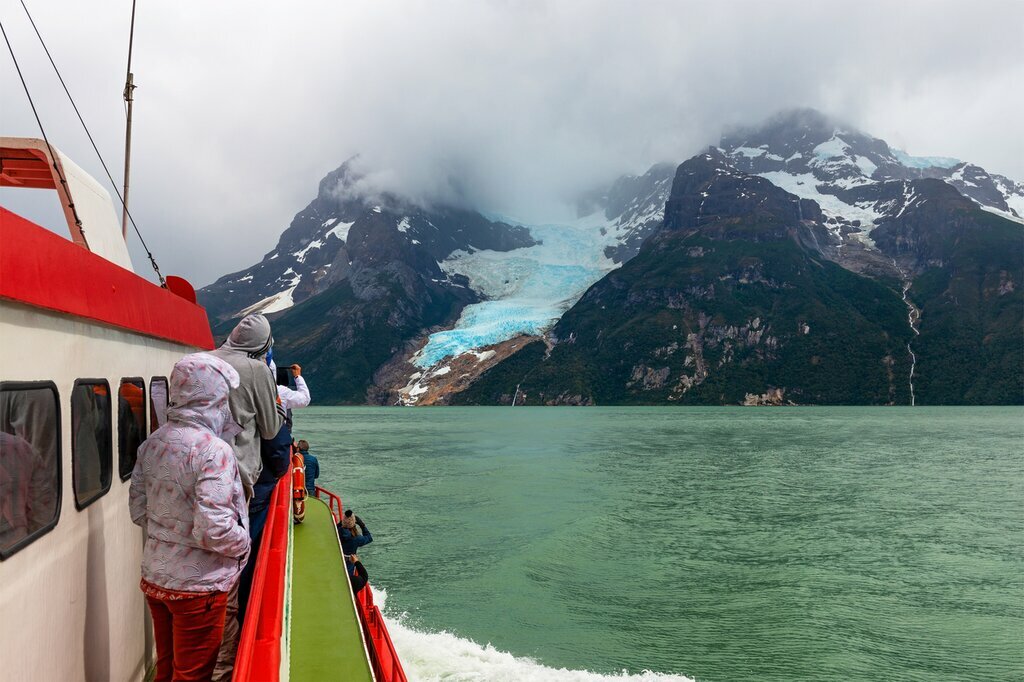 Set sail to the Balmaceda and Serrano glaciers