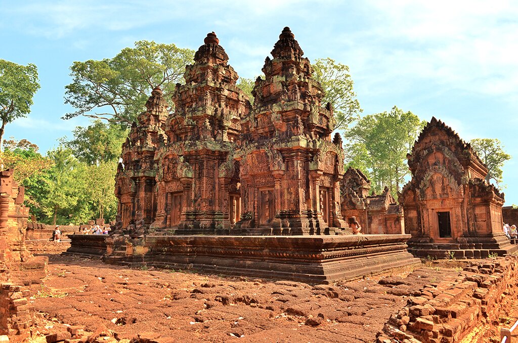 Explore Angkor Temples: Banteay Srei, Ta Prohm Temple and Prasat Kravan