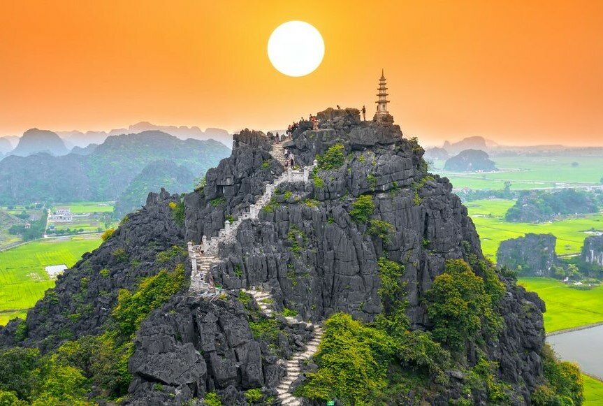 Visit Mua Cave in Ninh Binh, Vietnam