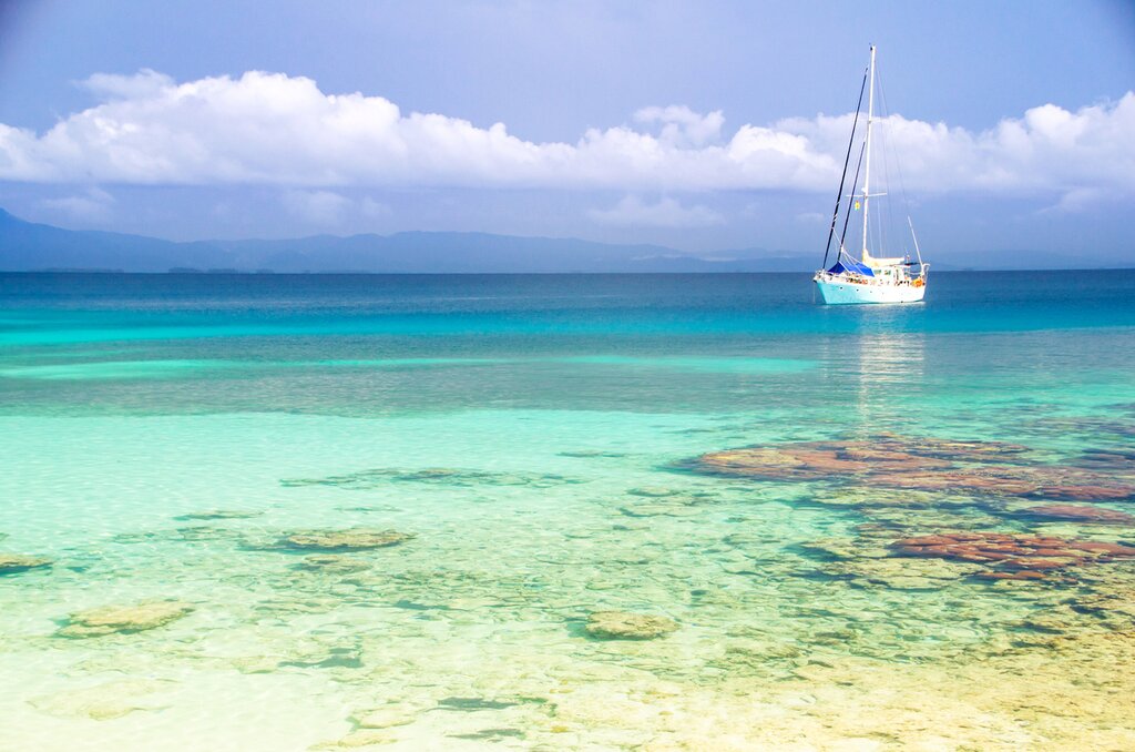 Relax as you sail around the Caribbean waters of the San Blas Islands