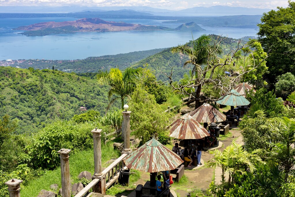 Full Day Tagaytay Tour With Taal Volcano and Taal Town