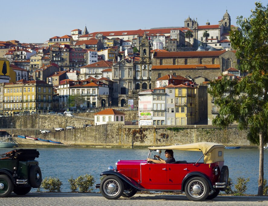 Tour of Porto in a vintage car