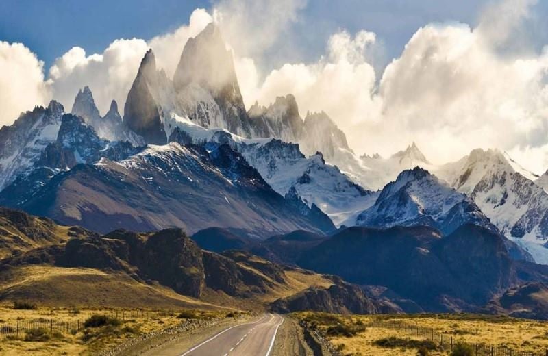 Enjoy the scenic drive between El Chaltén and El Calafate