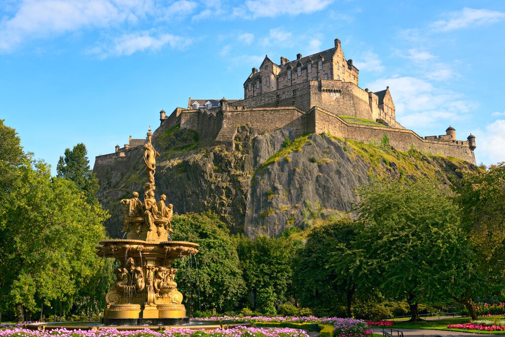 Edinburgh Castle from the Ross Fountain