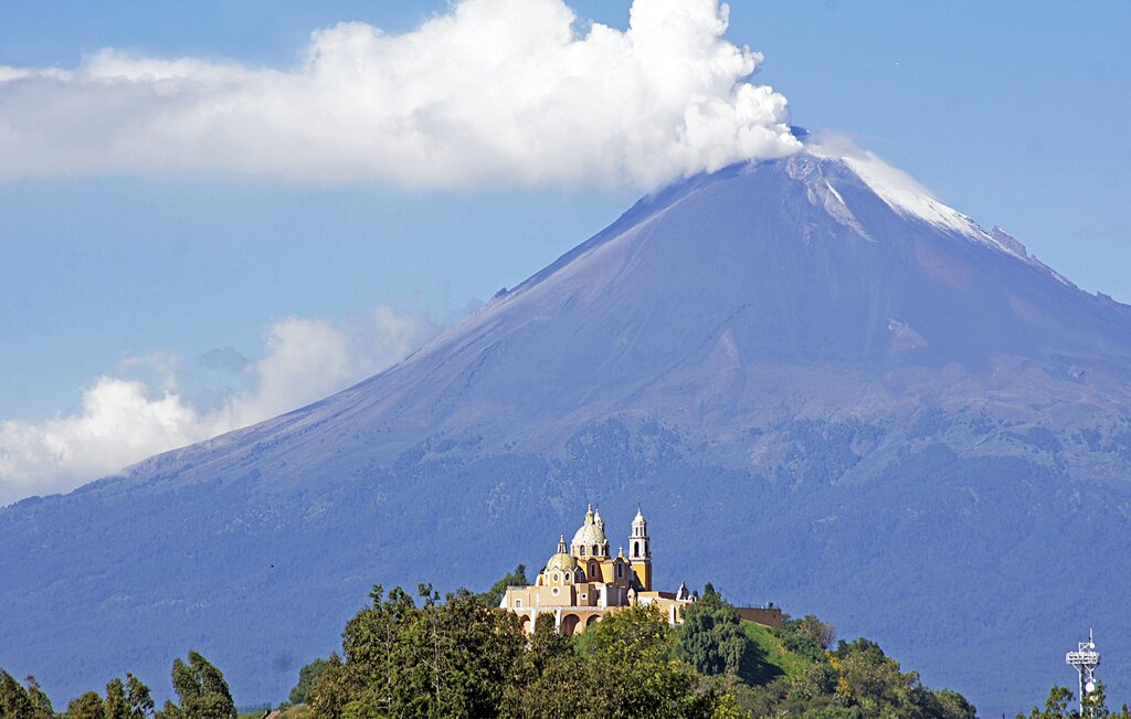Hike in the Iztaccíhuatl-Popocatépetl National Park