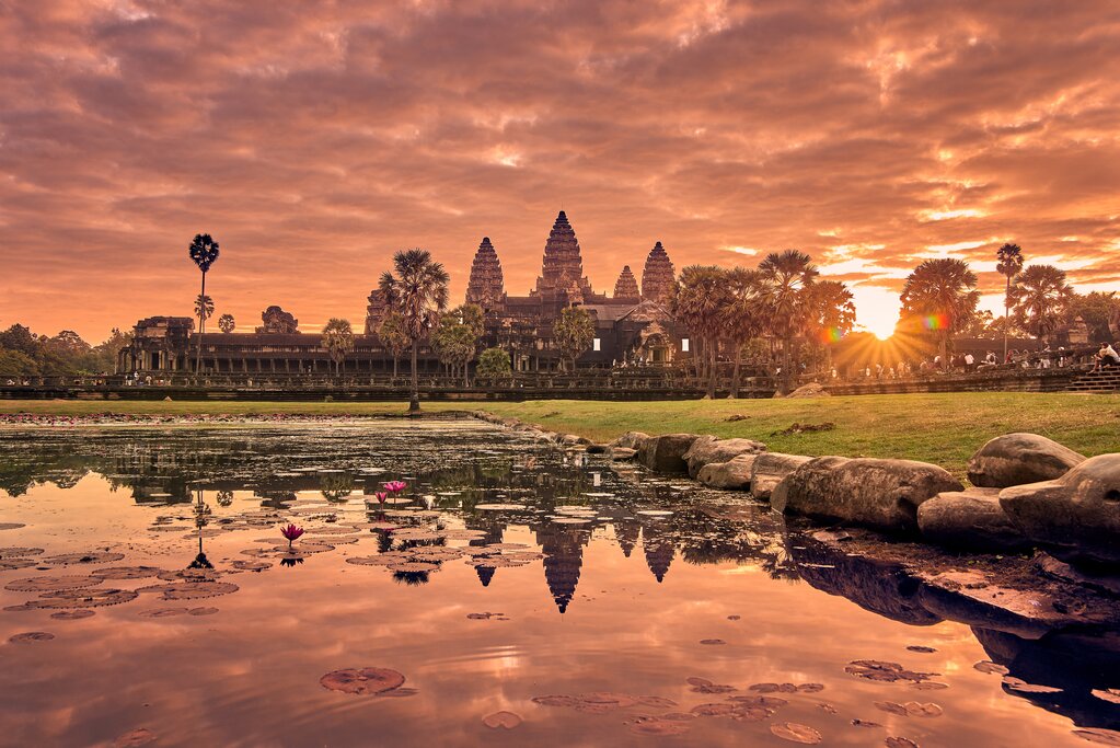 Full day Temples Sightseeing (Angkor Wat, Angkor Thom & Ta Prohm)