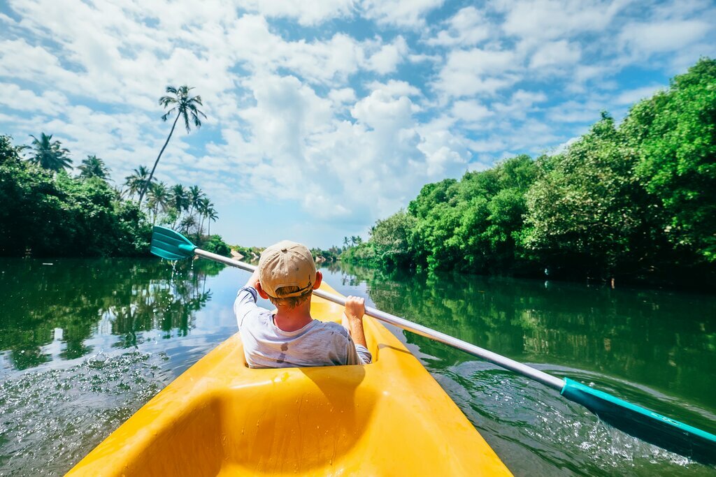 Sri Lanka, Kalpitiya - Paddle the peaceful lagoons of Kalpitya with the kids