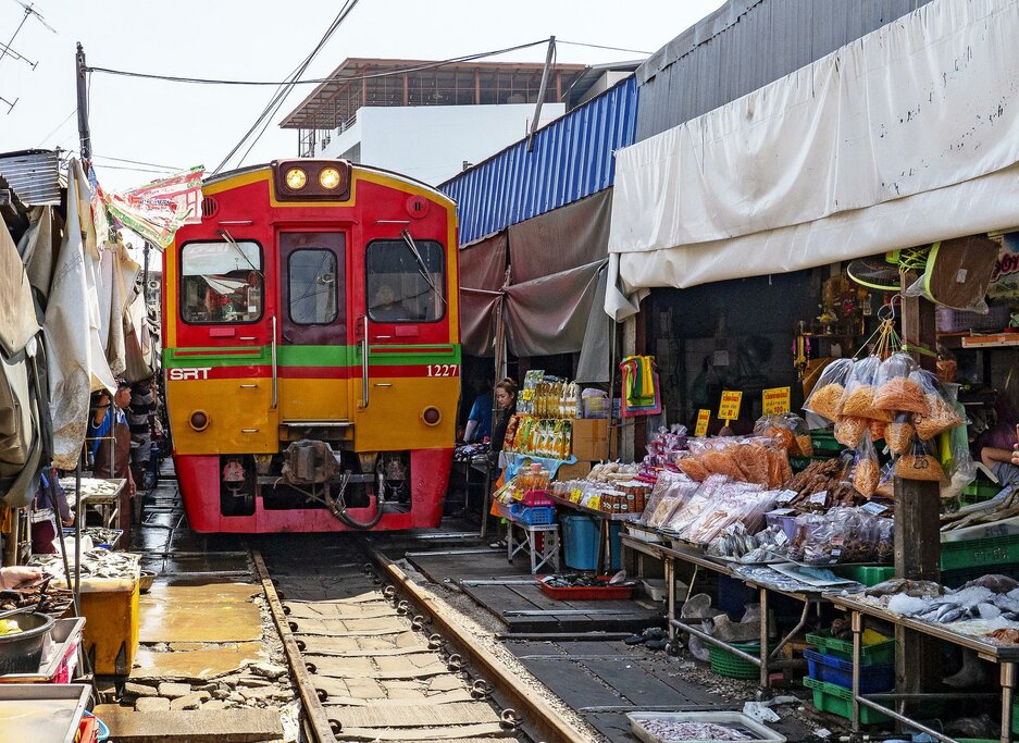 Visit the Most Authentic Markets of Thailand - Railway Market and Floating Market 