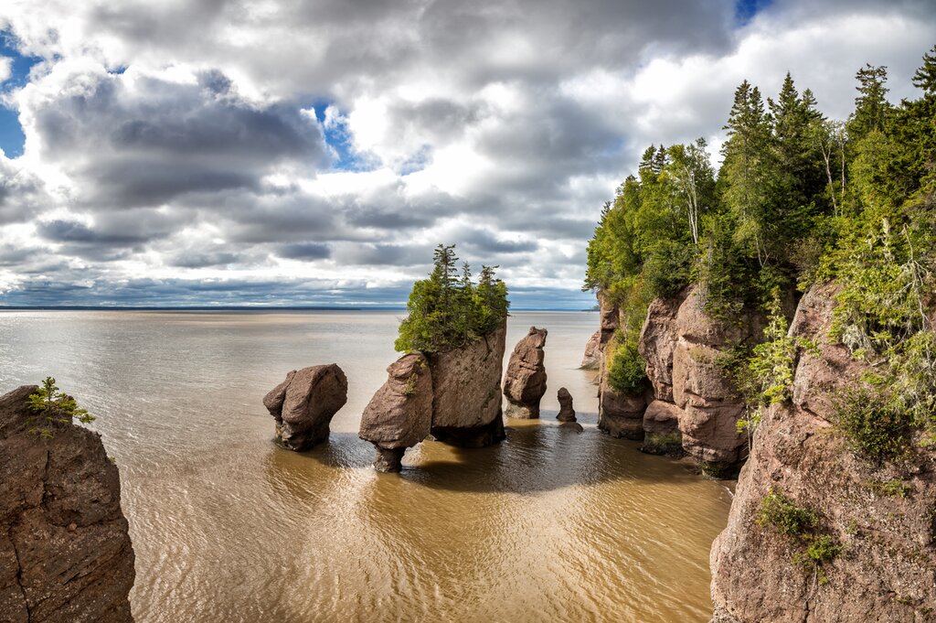 Rock formations in Hopewell Rocks