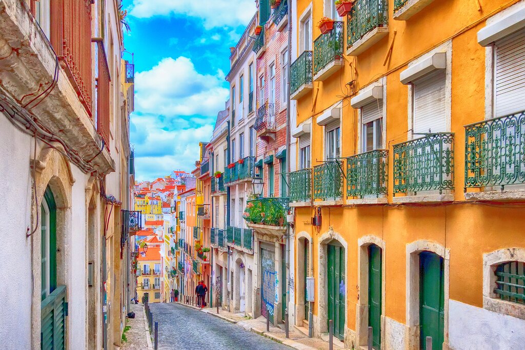 Luxury Meta: Up the Hills Private E-Bike Tour in Lisbon
