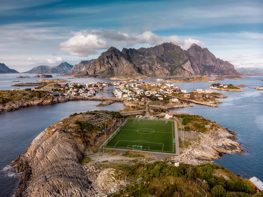 Visit Henningsvær