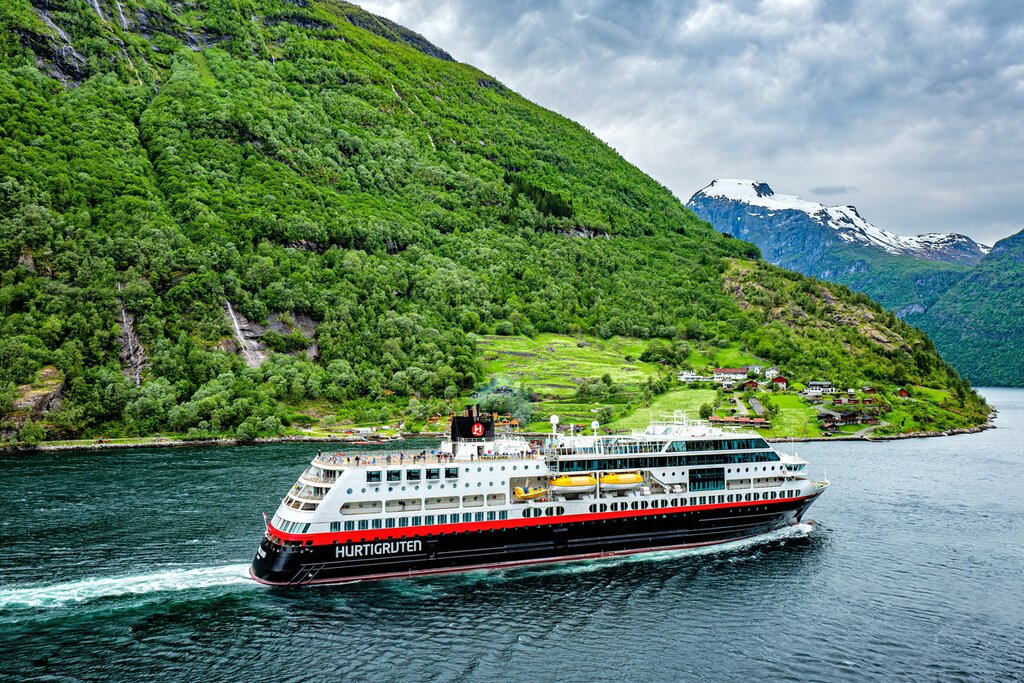 Ride the mighty Hurtigruten to Tromsø