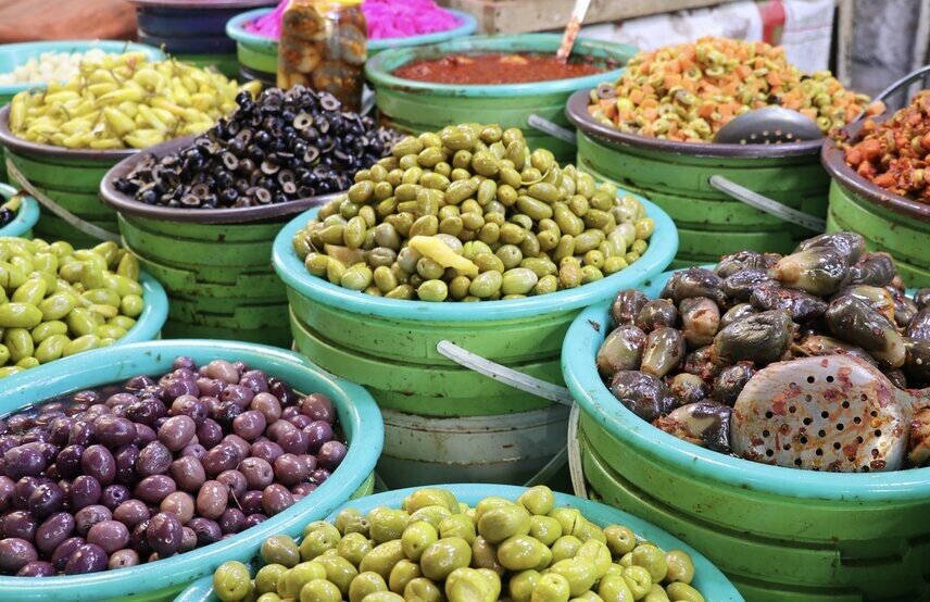 Experience the warmth of Jordanian hospitality with this 15-day journey through its culture and cuisine