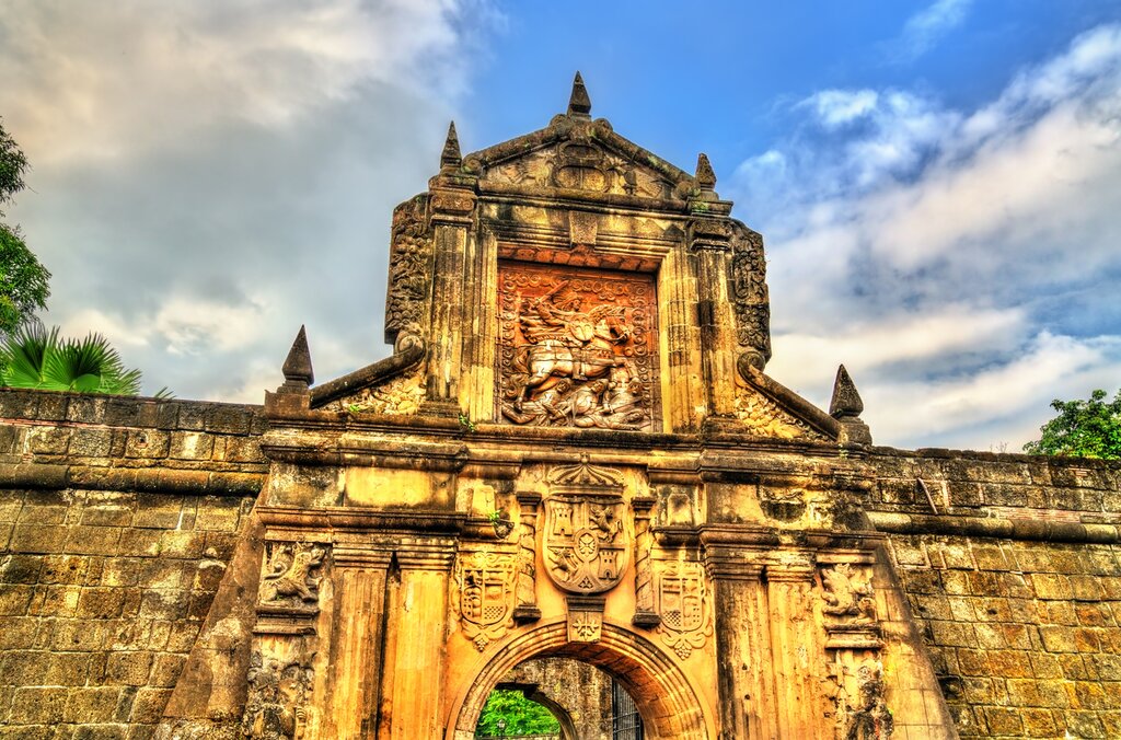 Enjoy a diverse adventure across the Philippine capital, coastal retreats, and idyllic islands