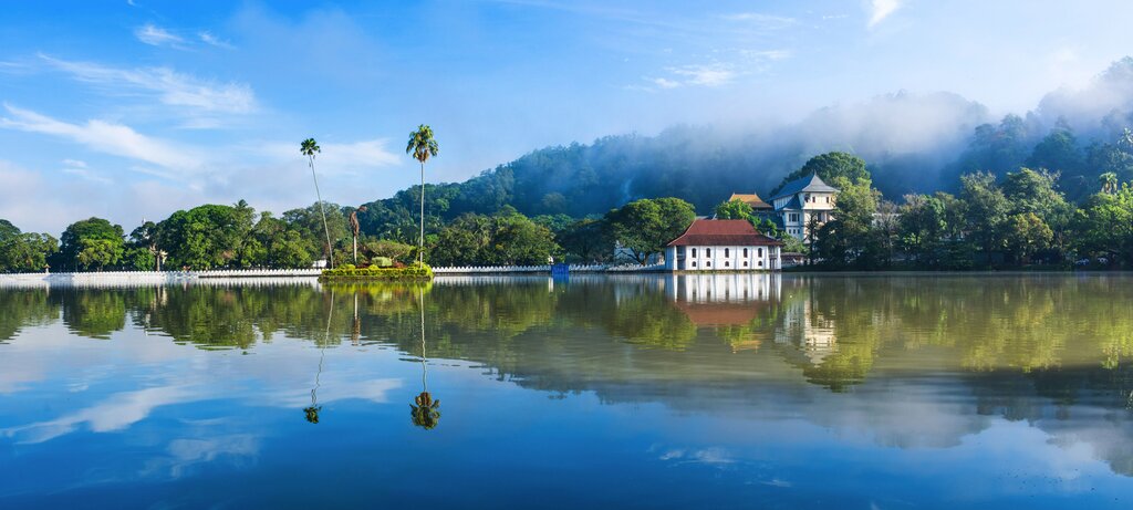 Visit the Royal Palace in Kandy