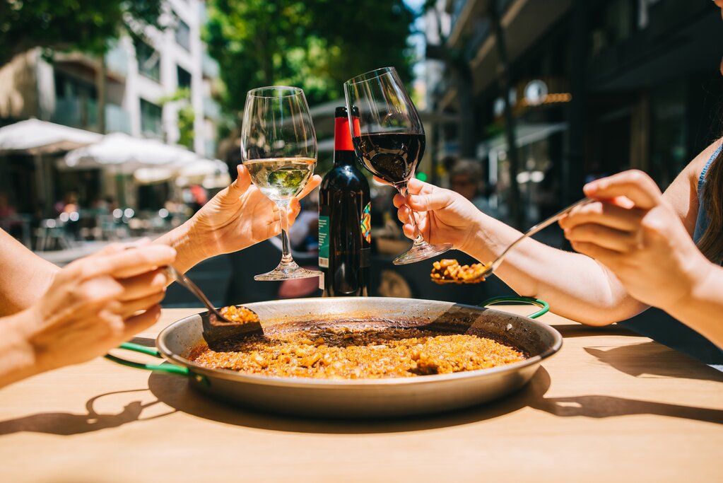 Savor authentic cuisine and delicious Spanish wines during your foodie adventure