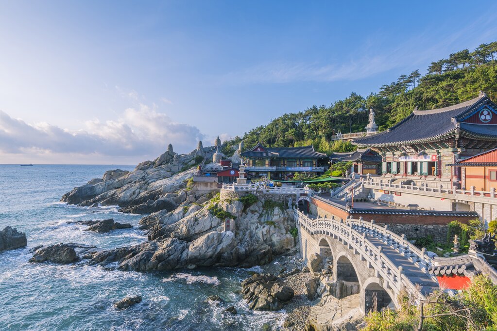 Full Day Haedong Yonggungsa and Gwangalli Night Food Tour