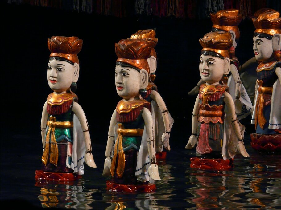 Watching Water Puppet Show (N)