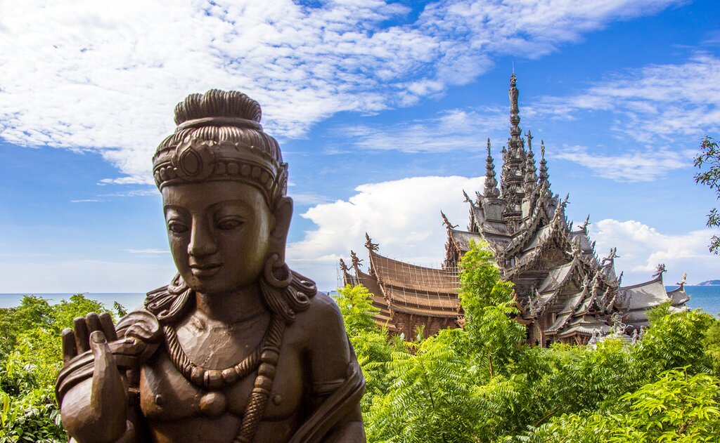 Discover the all-wood Sanctuary of Truth in Pattaya