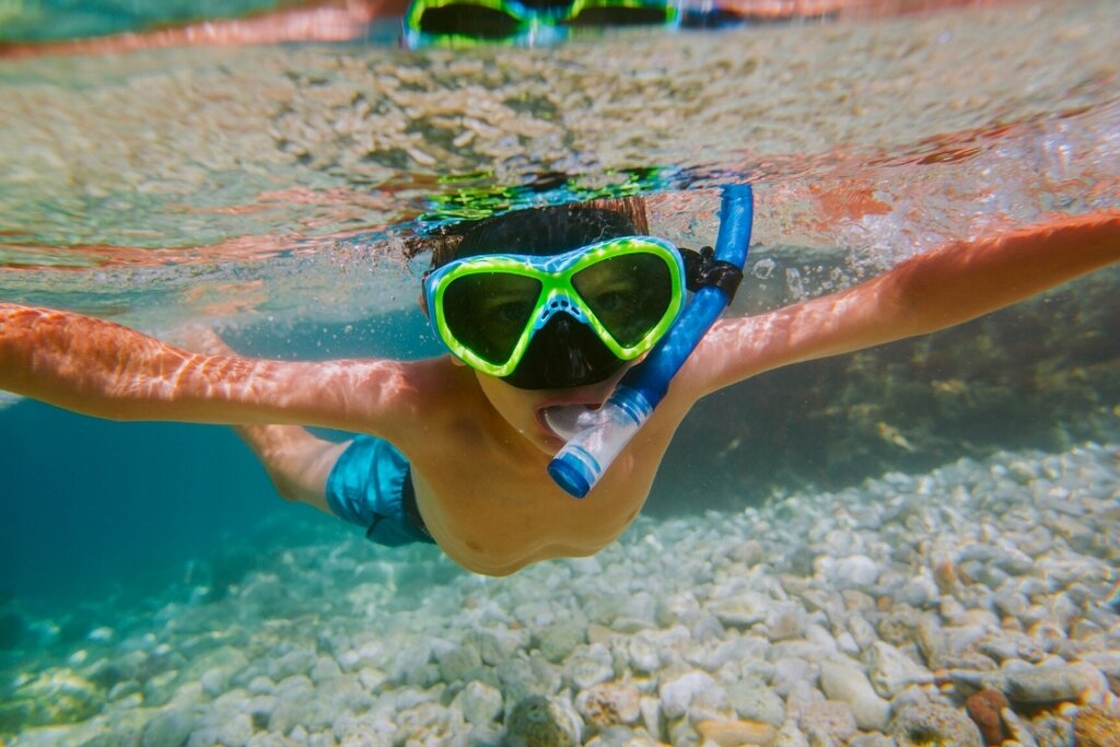 The whole family can snorkel in the crystal clear waters around Passikudah