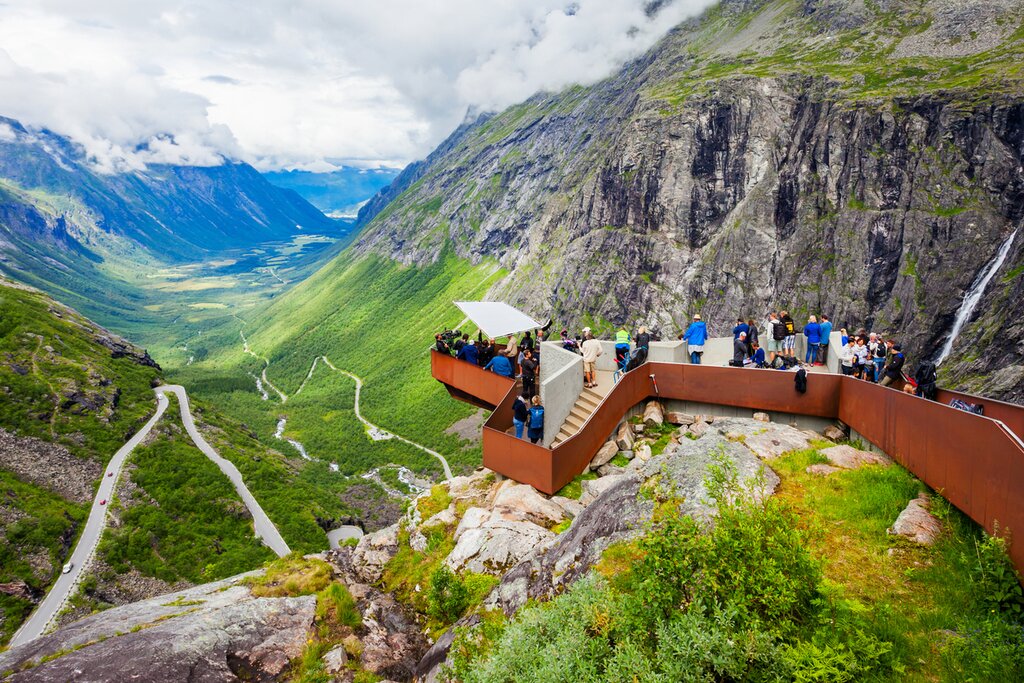 Drive the Trollstigen and then stop at the viewing platform