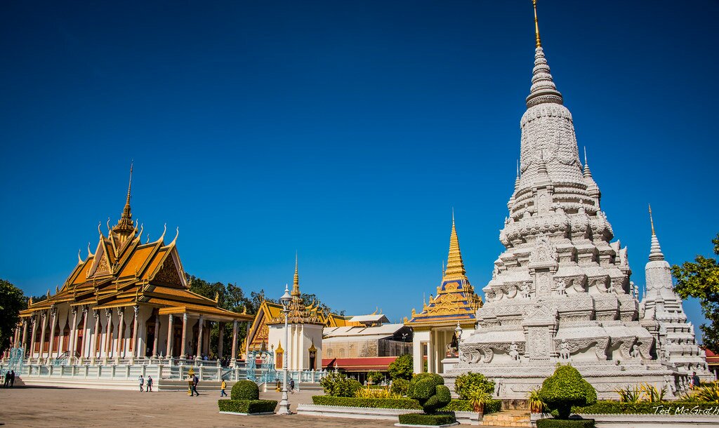 Visit Royal Palace - Silver Pagoda - Tuol Sleng Museum - Russian Market