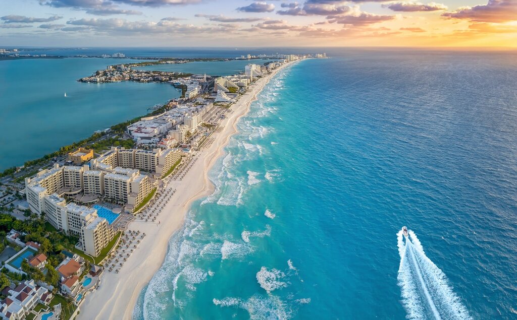 View of the beach in Cancún