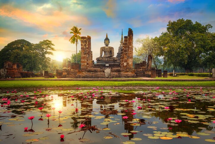 Discover the ancient Siam capital Ayutthaya