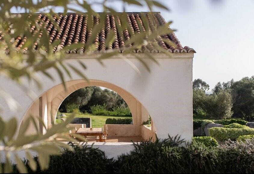 Settle into the peaceful 5-star surroundings of Lourenço do Barrocal (photo courtesy Lourenço do Barrocal)