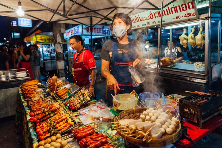 Evening Chiang Mai Street food tour by Tuk Tuk (N)