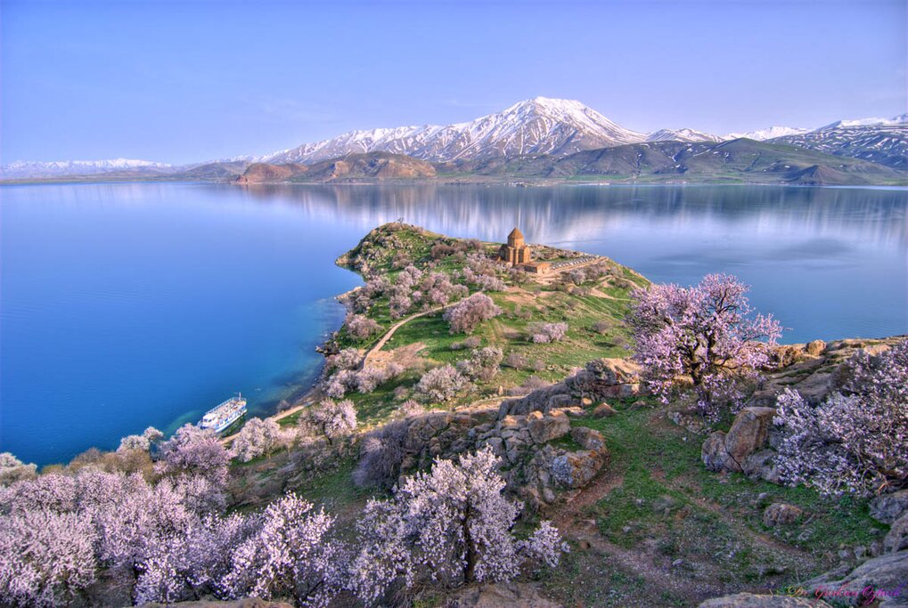 Sightseeing at Van: Akhtamar Island and Boat Tour