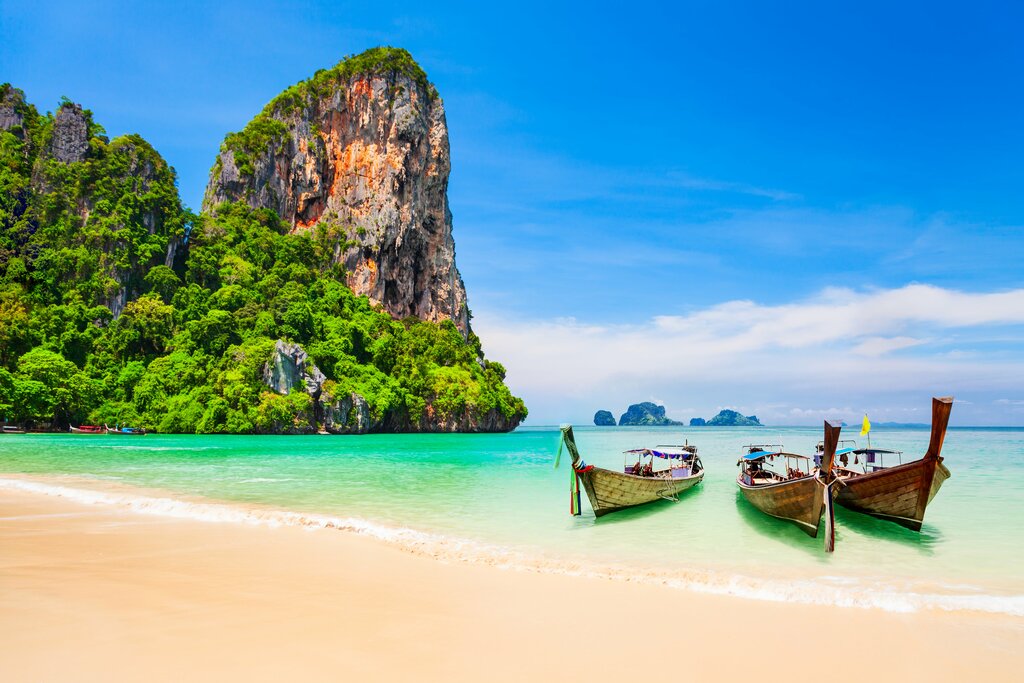 Boats on a clear water beach in Koh Samui