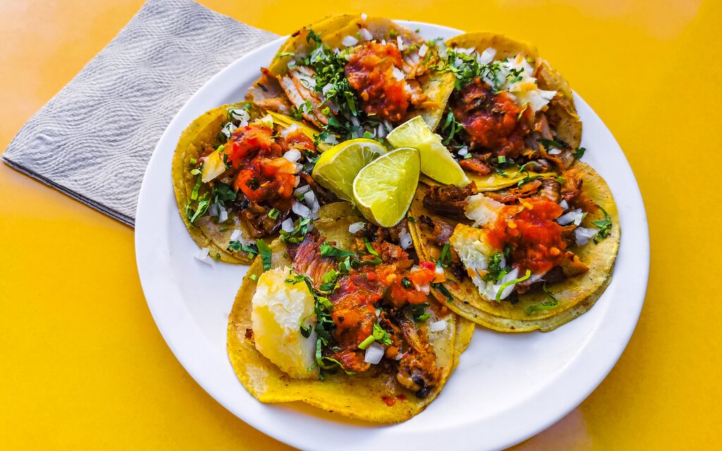 Private Experience: Tacos, Chelas & Mezcal in Narvarte