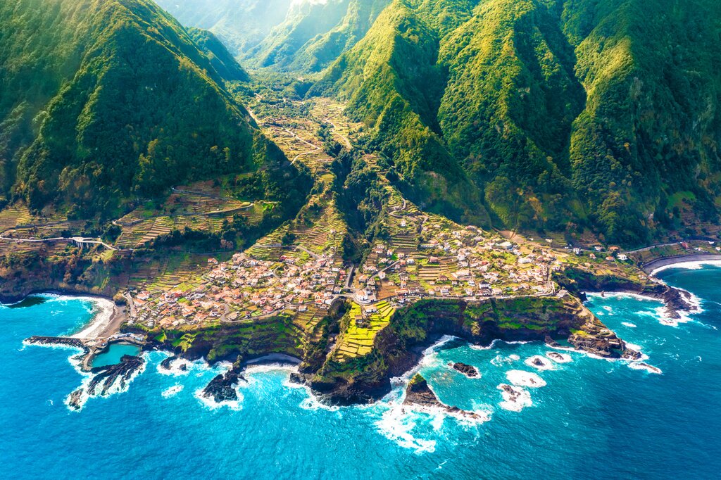 Explore the island of Madeira on your own and in a 4WD vehicle