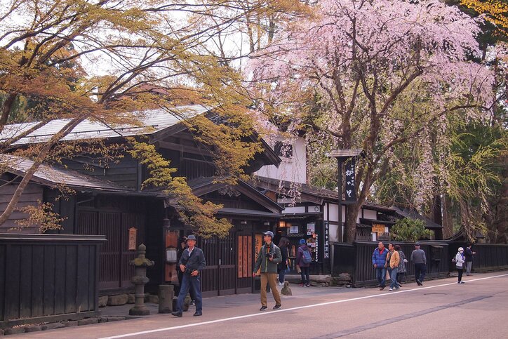 Delve into Samurai Culture in Kakunodate: Samurai Quarter and Sake Brewery Visit
