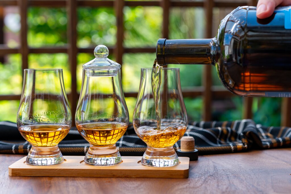 Sip your way around Scotland while exploring nature during this 15-day tour