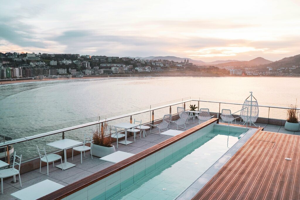 One of the best sunset spots in the city (photo courtesy of Lasala Plaza Hotel)