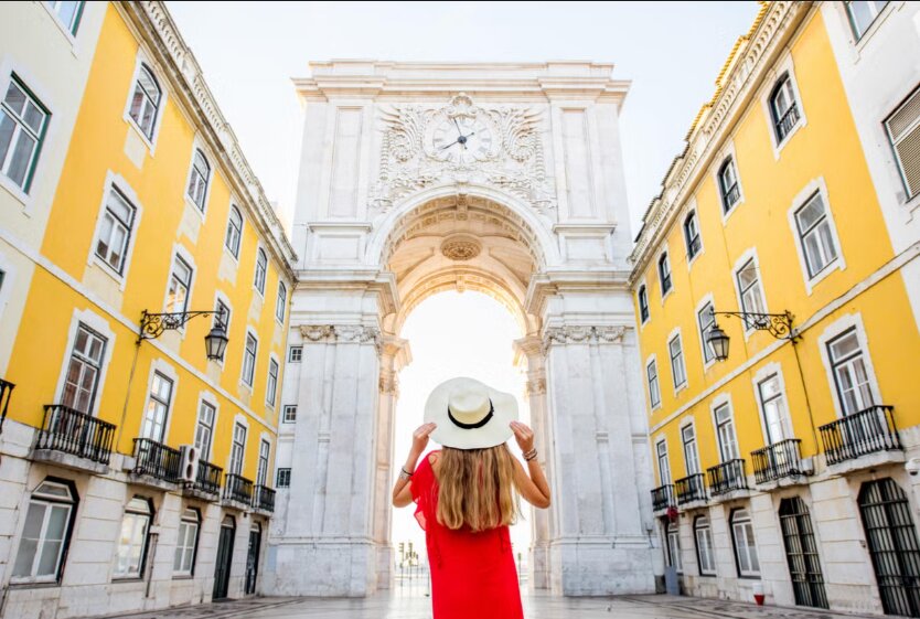 Luxury Meta: Premium Guided Walking Tour with Delicious Portuguese Flavours