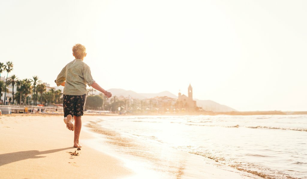 Spain - Family - Relax with the family on Barcelona's stretch of beach