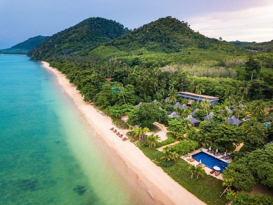 A visit to Fishing village and swim at Tung Yaka Beach
